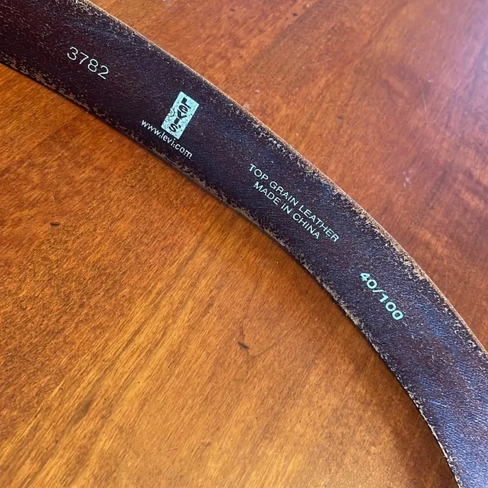 Mens Vintage LEVI's Embossed Leather Belt - 40